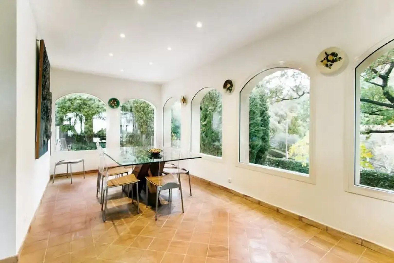 A Luxurious, 5-bedroom Villa in Vence With a Swimming Pool and Spaciou