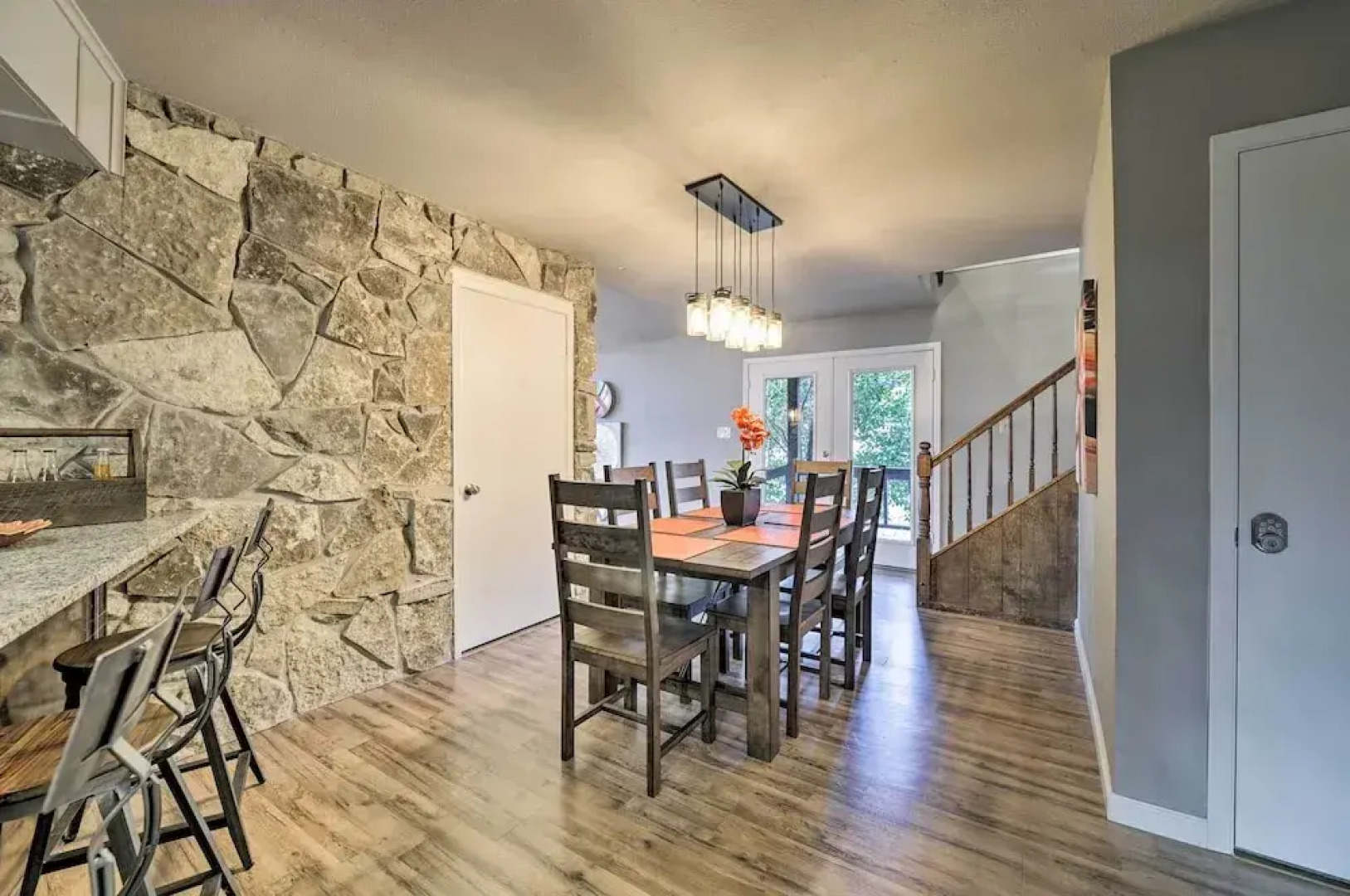 Bright n Breezy Waterfront Lake Granbury Getaway!