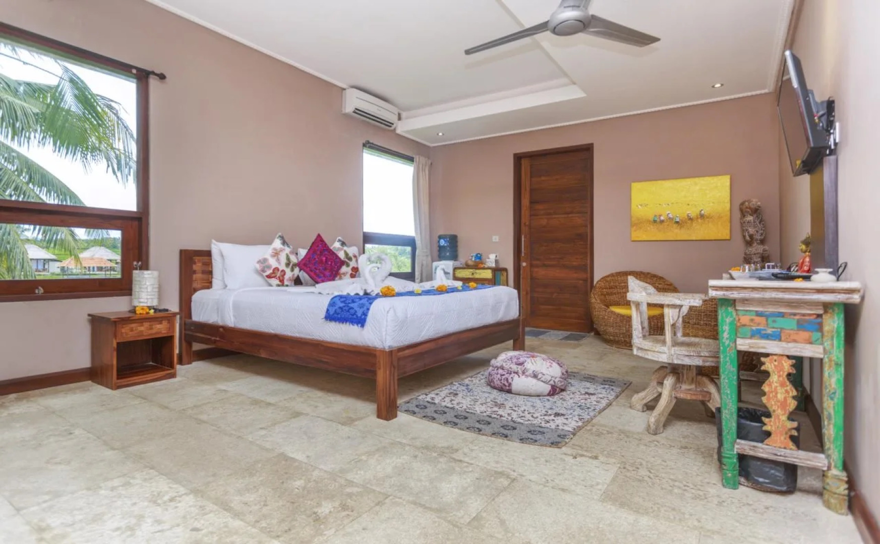 Solo Villas and Retreat