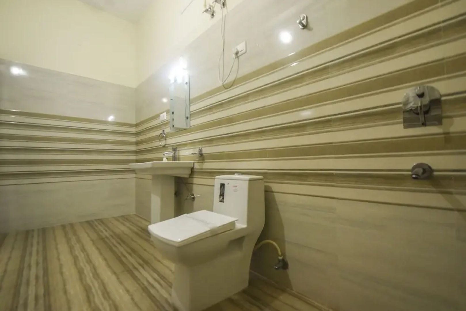 OYO 15428 Hotel Grand Hills