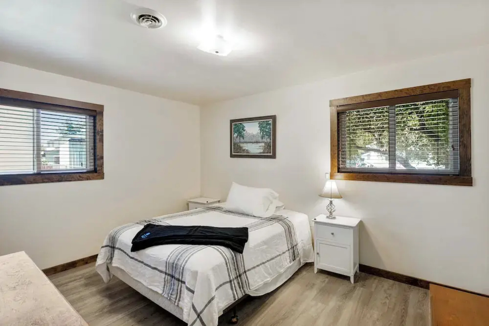 Lakefront Washington Home w/ Private Pool & Sauna