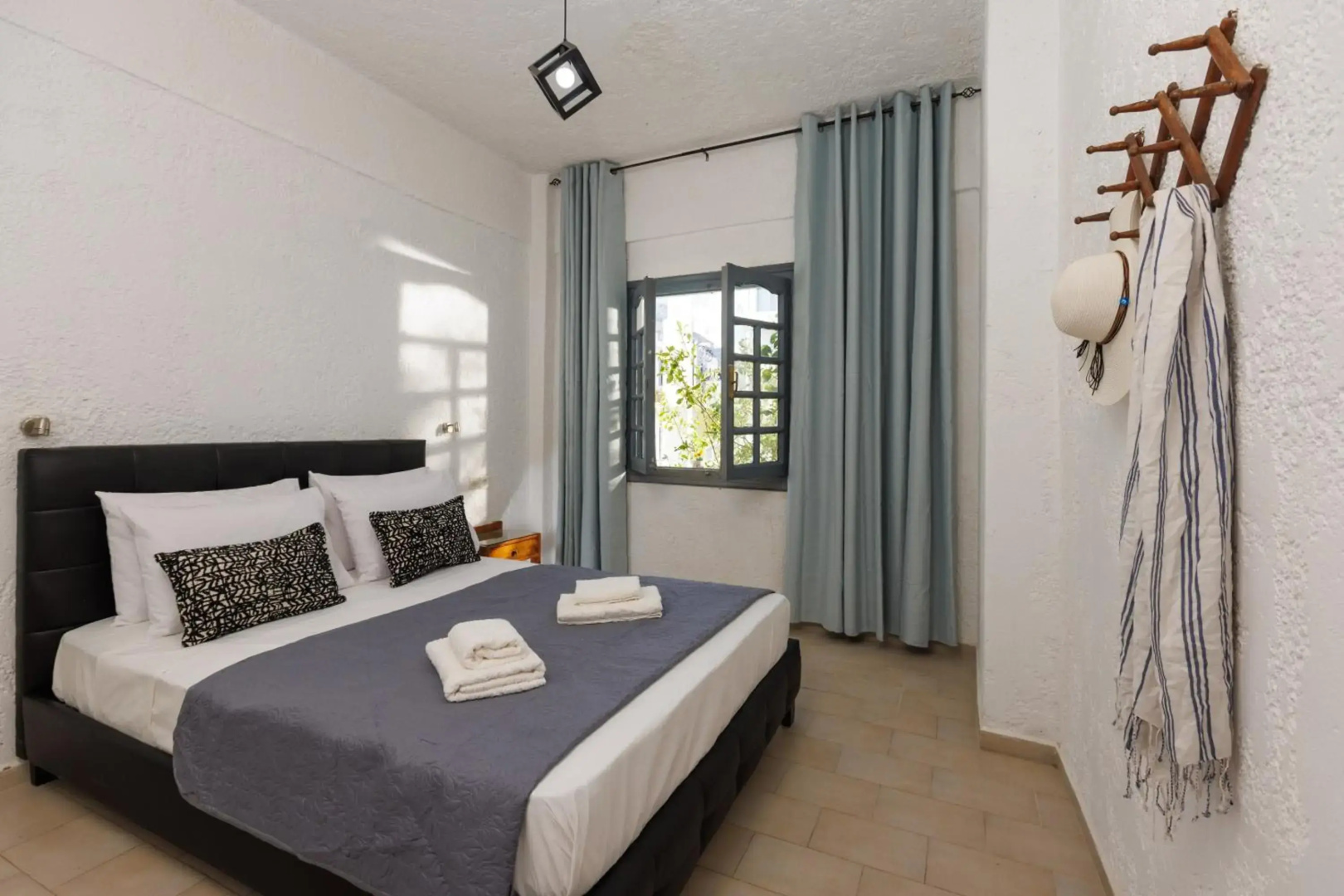 Aquarius Apartments