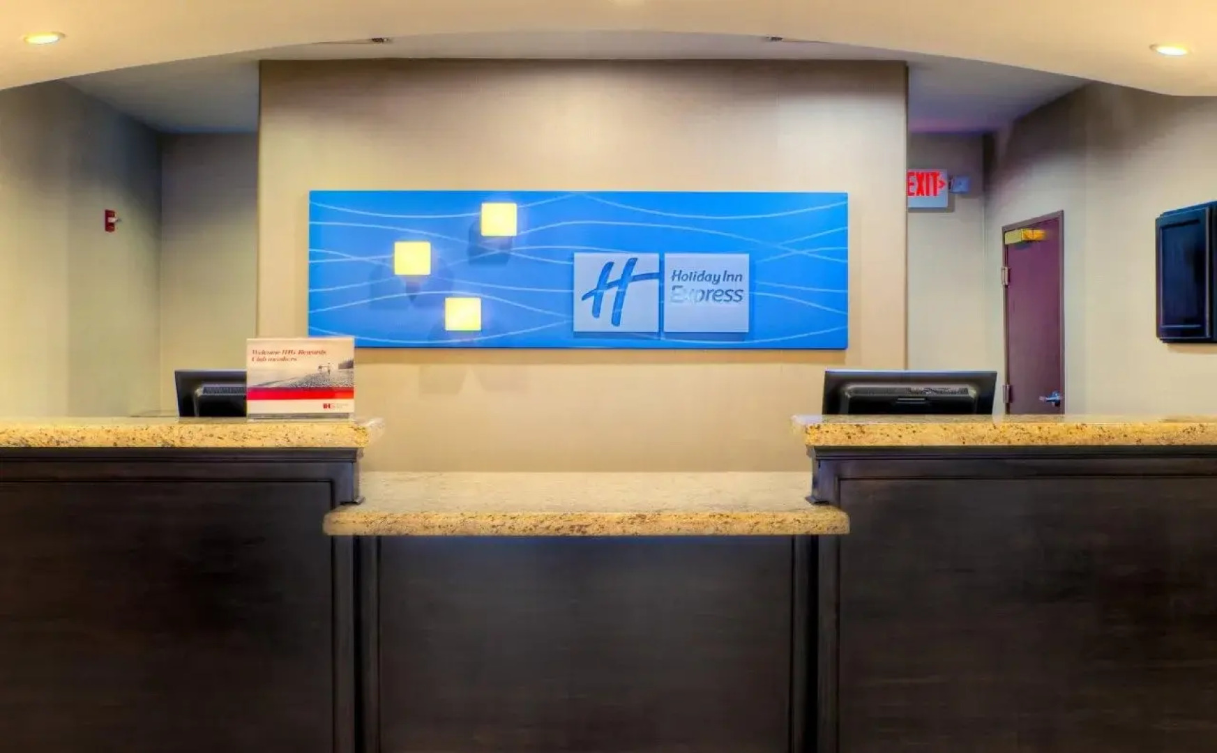 Holiday Inn Express & Suites Granbury by IHG