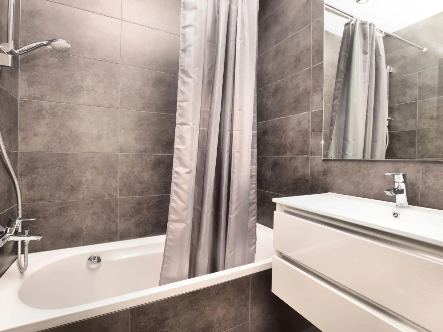 Cottage on the Banks of the Ourthe in Durbuy