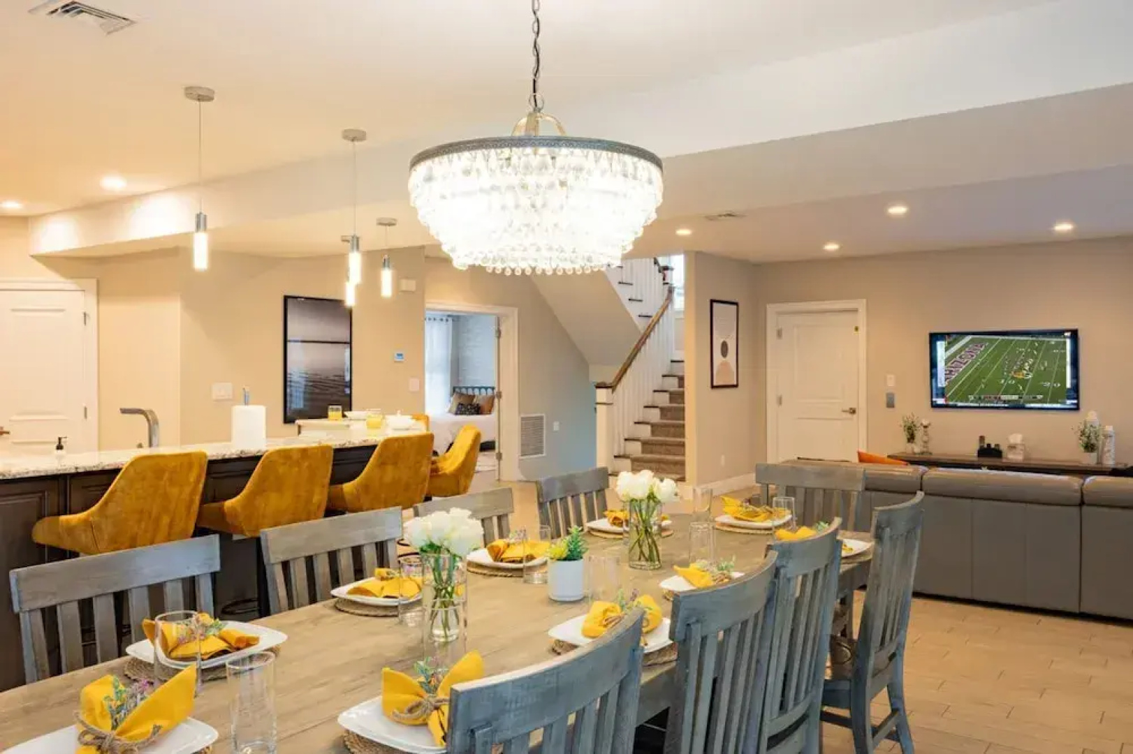 Spacious 6BR Beach Home With Elevator Decks - Ideal for Family Holidays Winter Escapes
