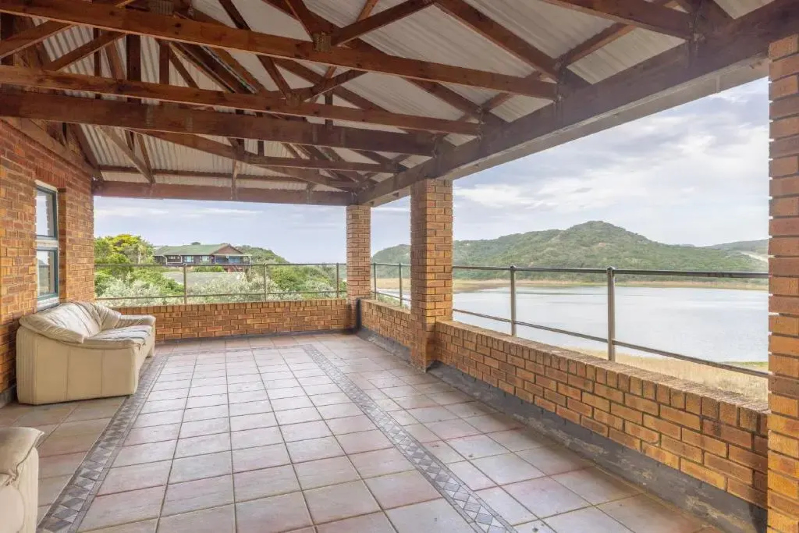 Mgwalana River Lodge