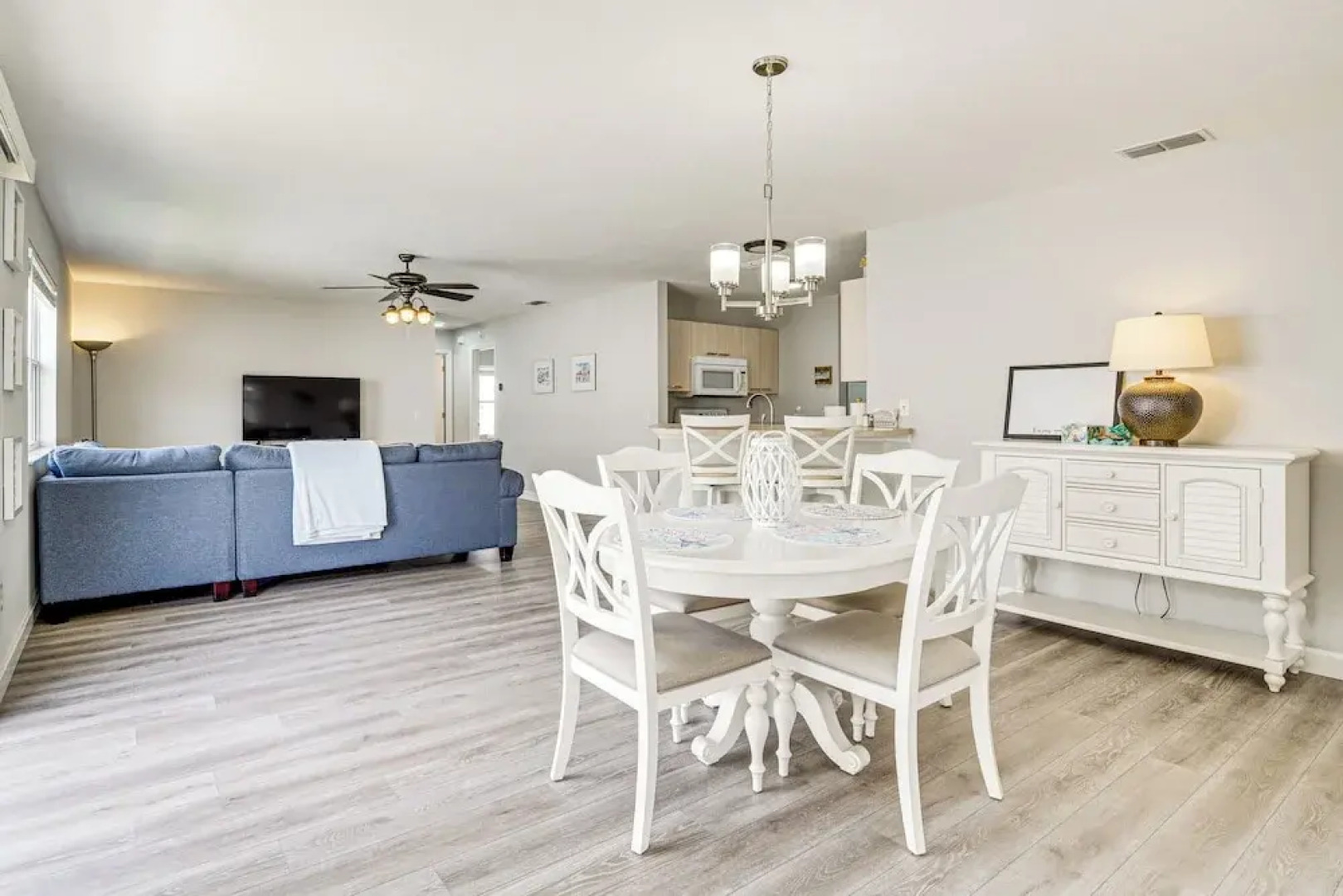 6 Mi to Lake Sumter Landing: Home w/ Perks!