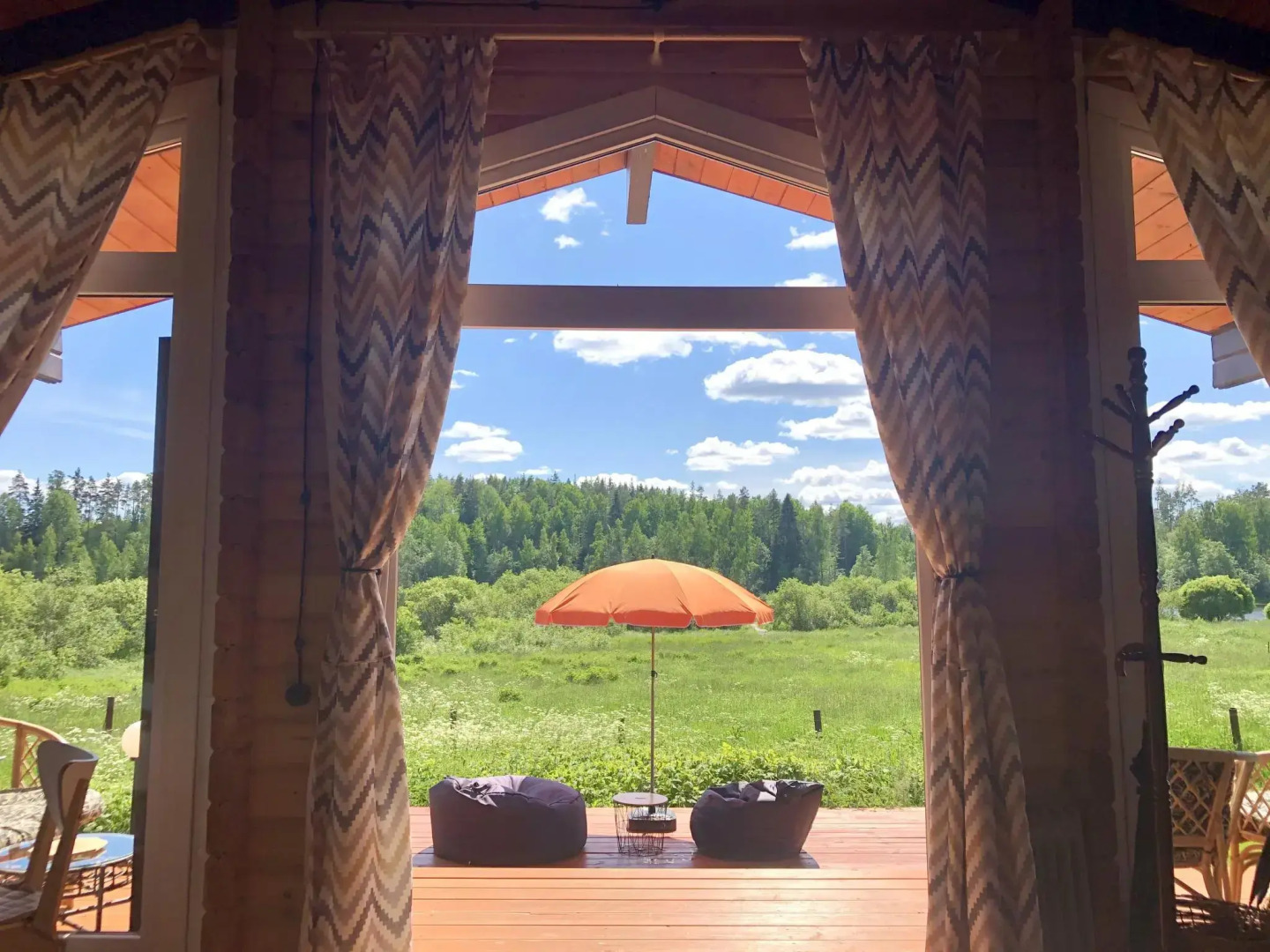 Шале у озера