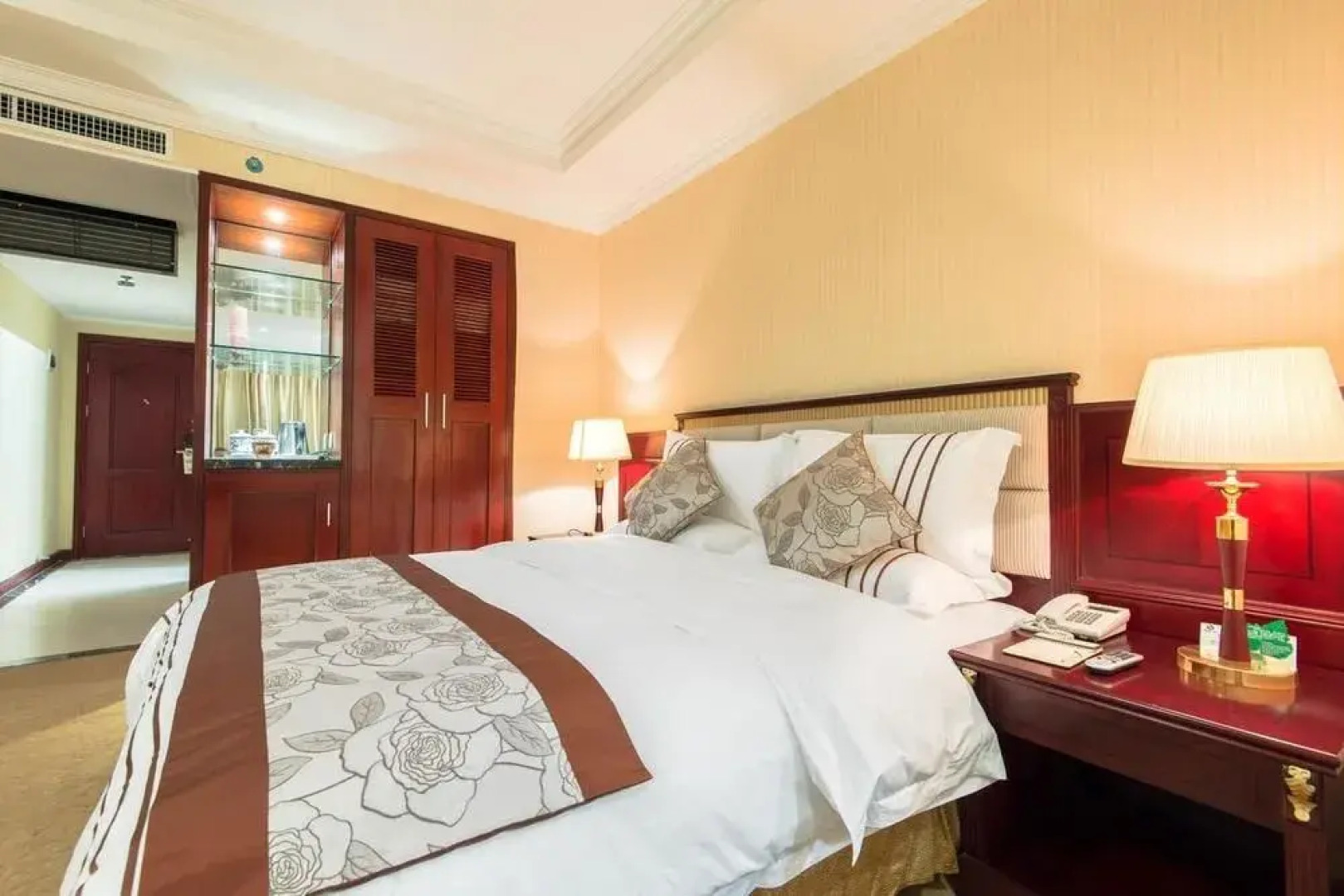 Lvweisi Yinhui Hotel