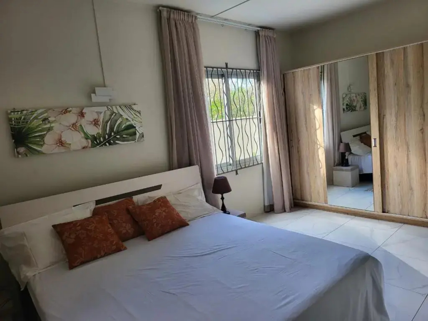 luxury cheerful 4 bedrooms villa in Calodyne