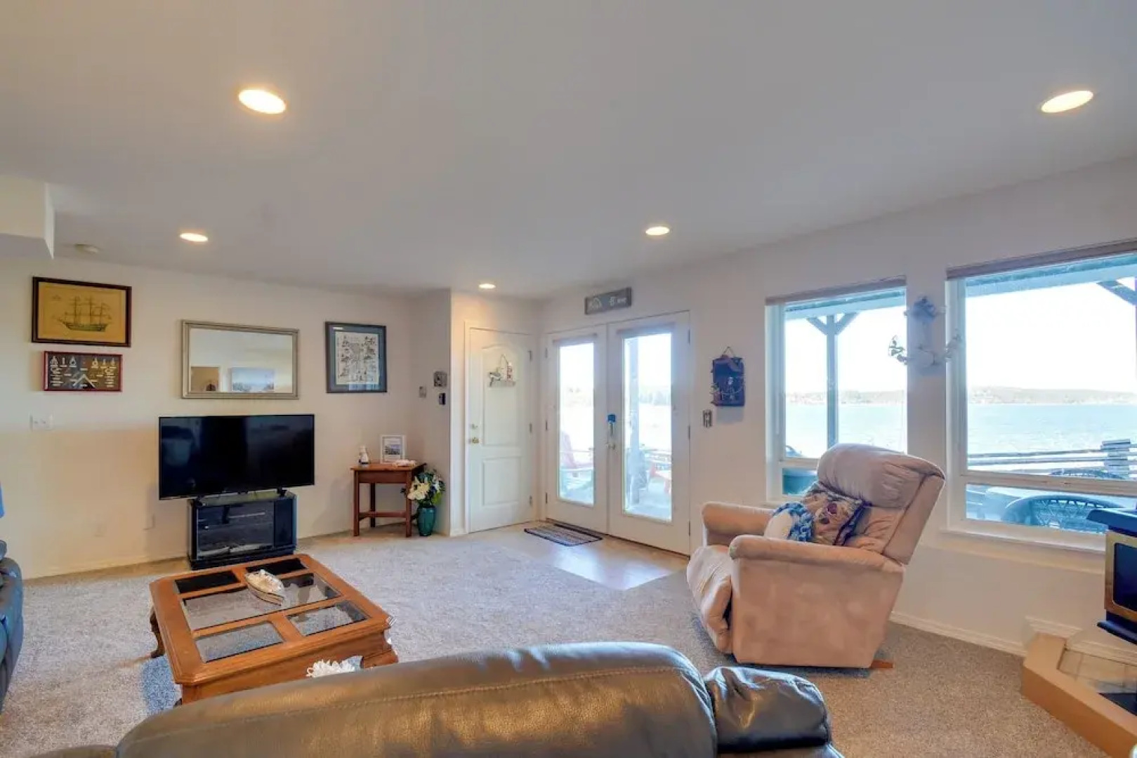 Waterfront PNW Escape w/ Deck & Beach Access!