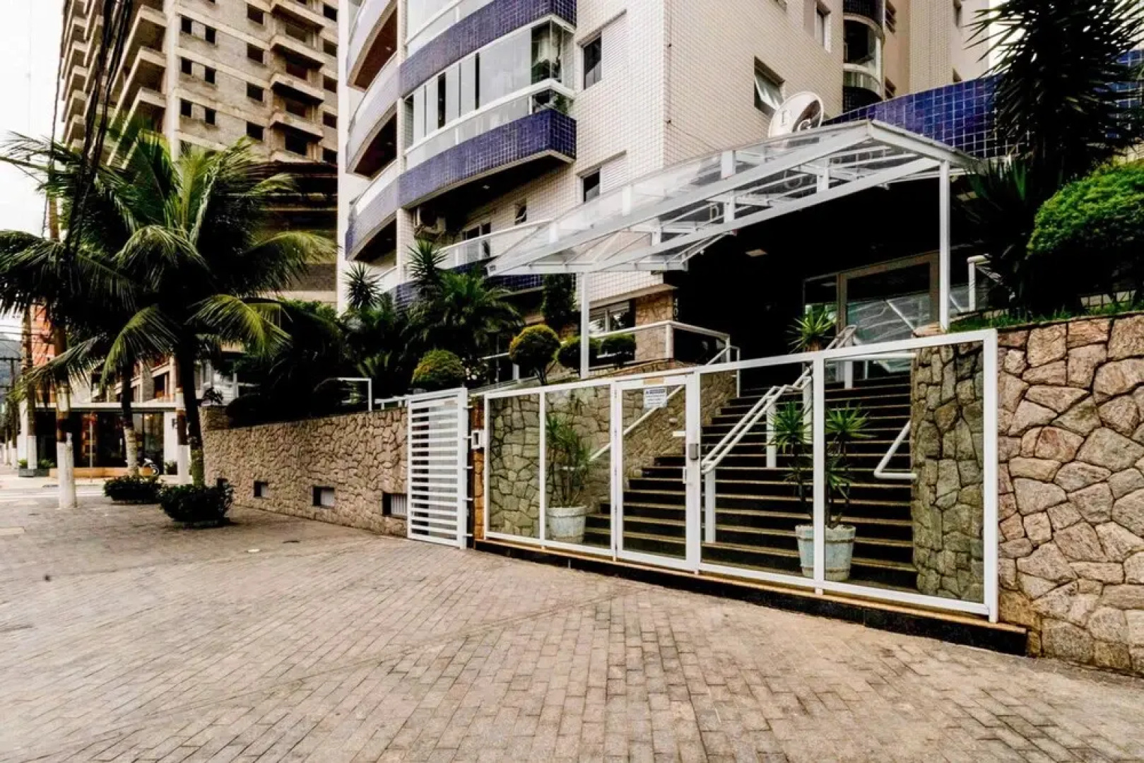 Apto a 500m da Praia Canto do Forte - Praia Grande