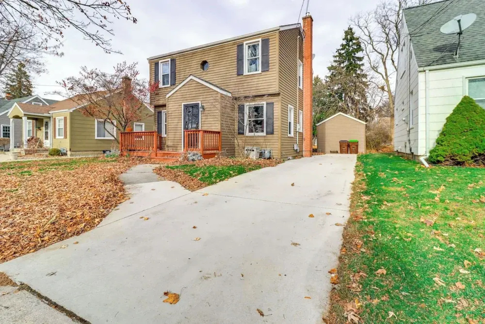 Walk to Adrian College: Family Home in Michigan