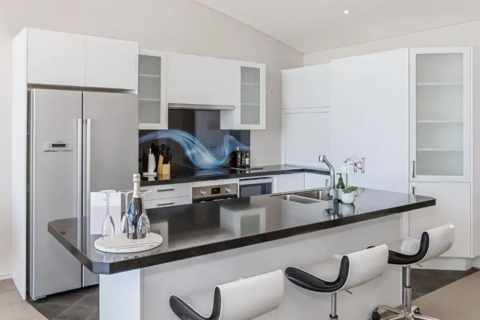 Luxury 3Br, 1.5 Bath Penthouse With Fabulous Views