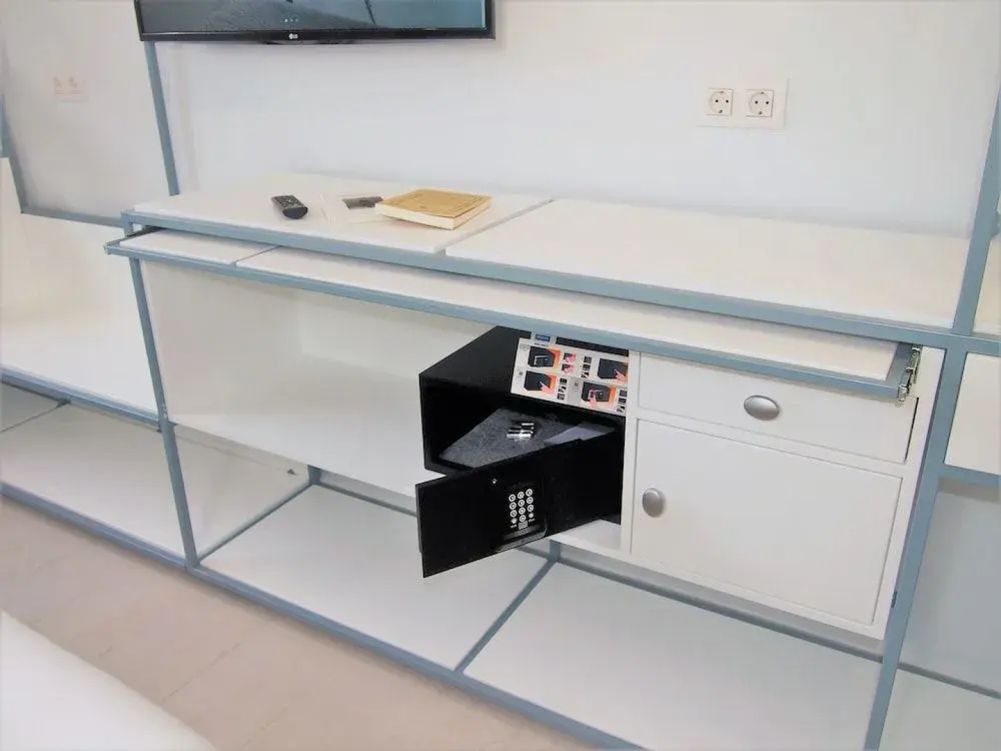 A de Lolo - Four Rooms