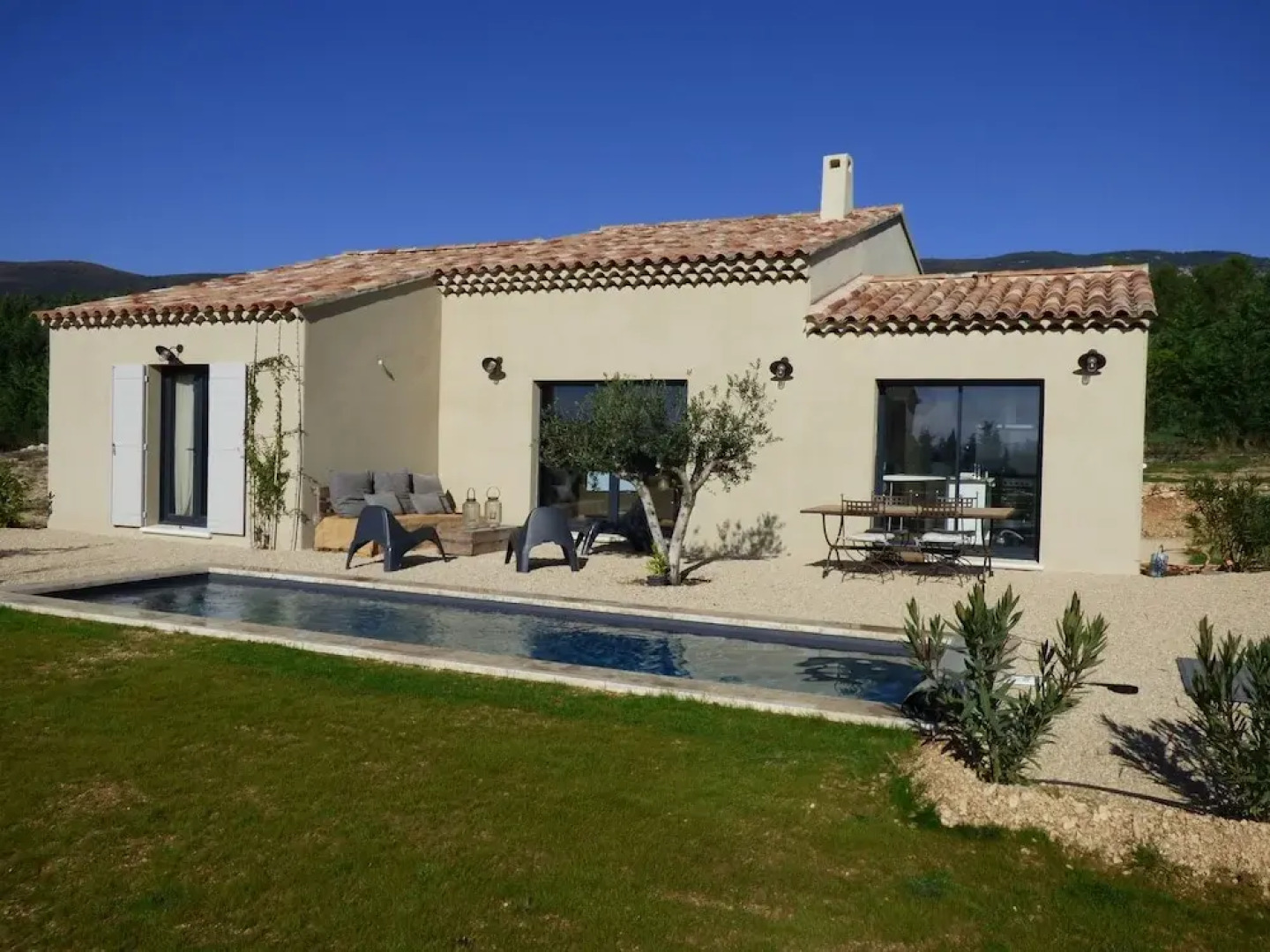 Beautiful, Modern Villa With Private Pool, Fenced Garden, in the Beautiful Lubéron!