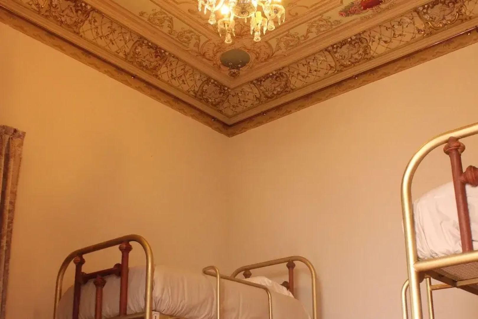 Leonora Hostal - Hostel