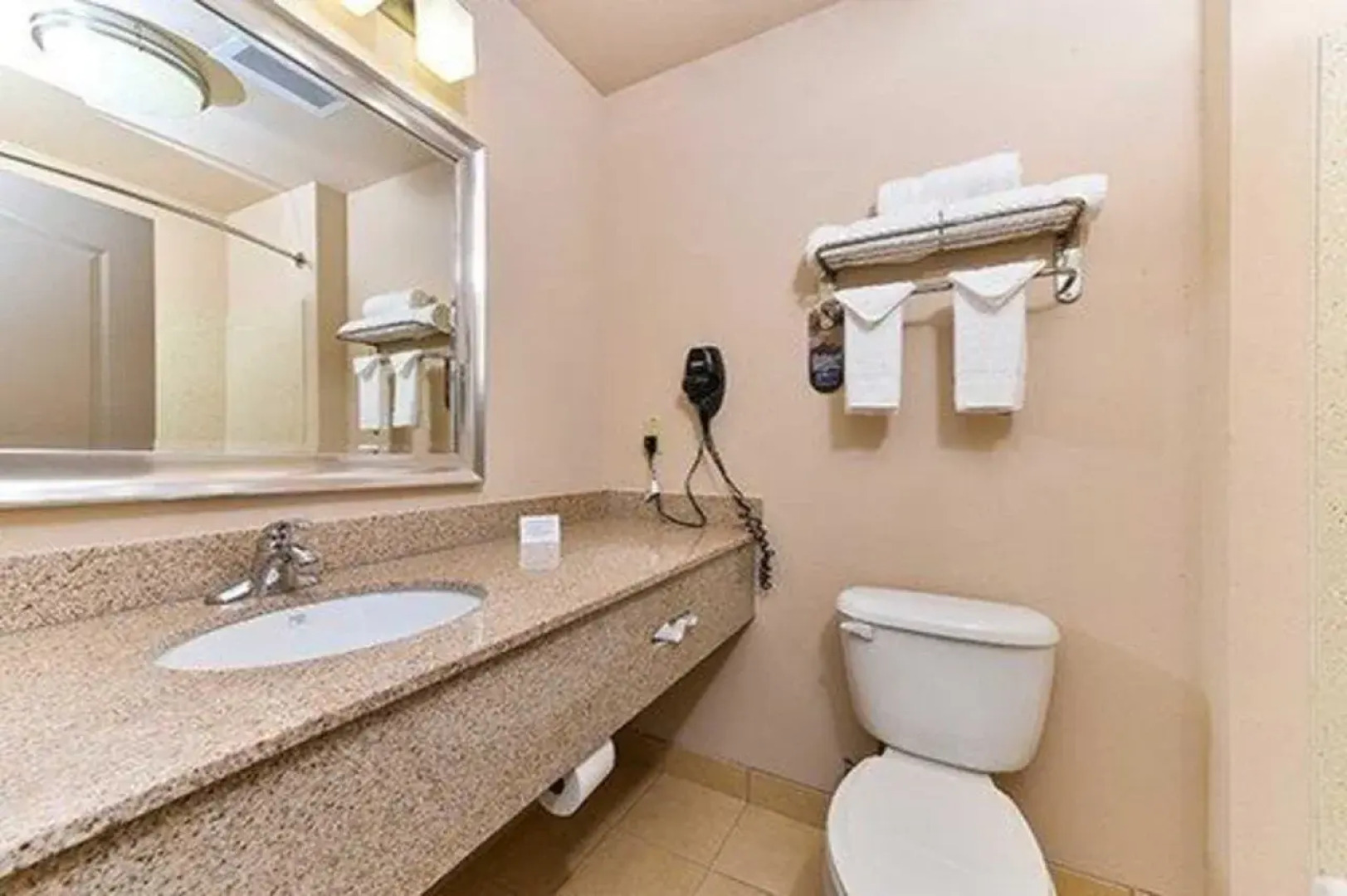 Holiday Inn Express & Suites Junction City by IHG