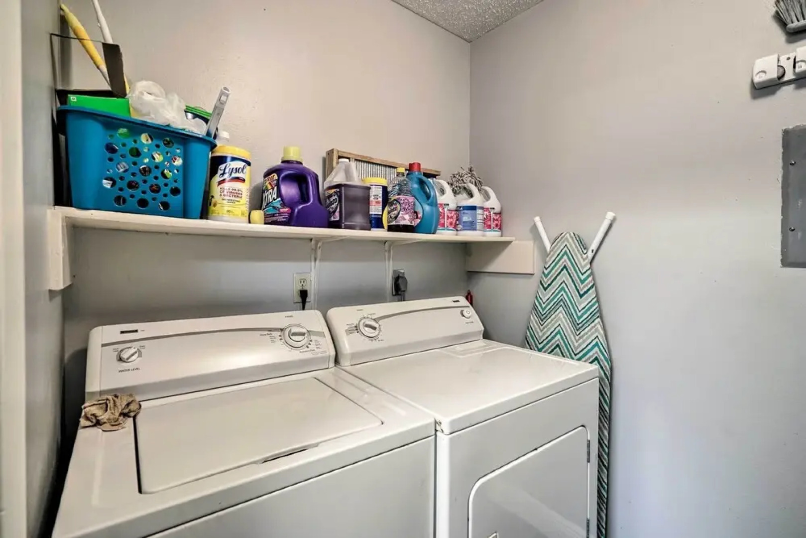 Dog-friendly Texas Retreat w/ Hot Tub, Patio & Bar