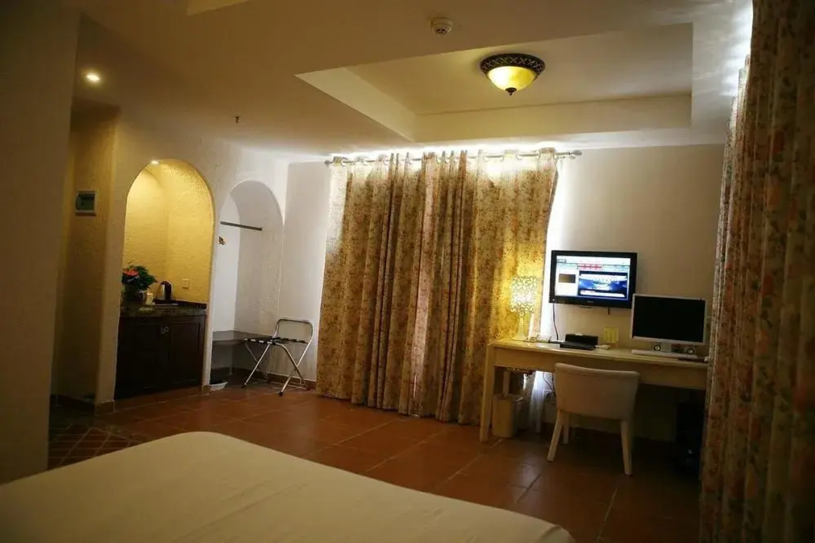 Haikou Yelin Tinghai Hotel (Haikou Bay)