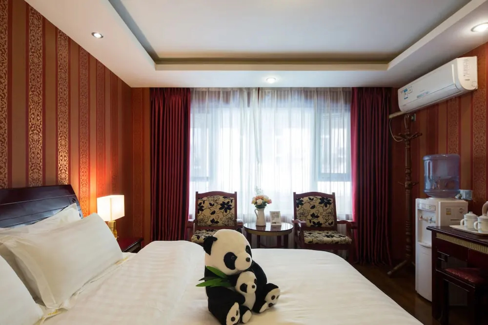 Mount Emei Moon Bay Hotel