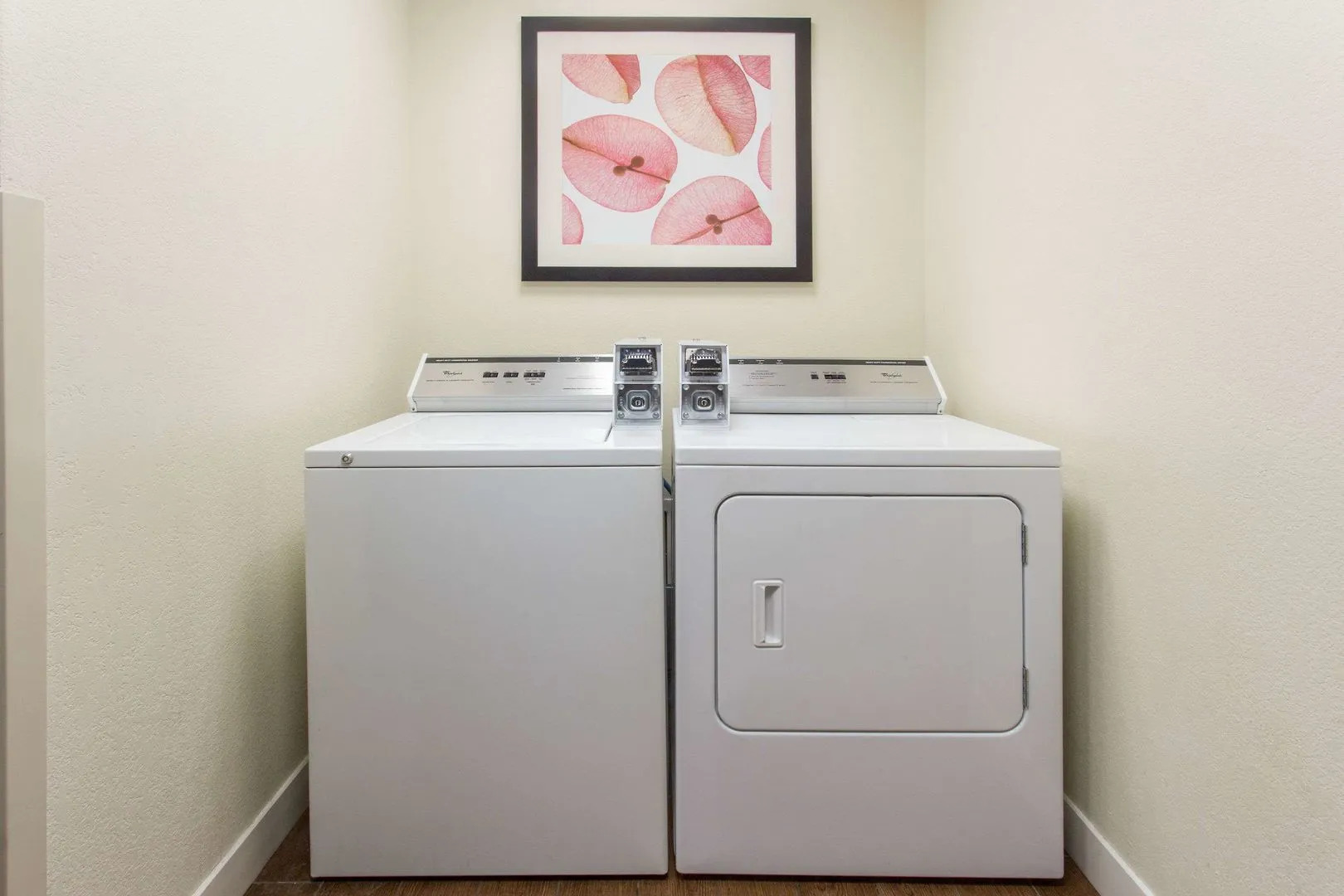 Clarion Pointe Mattoon near University