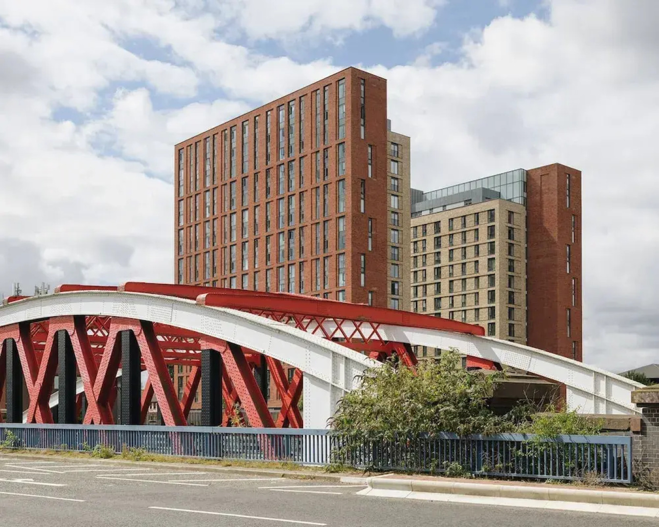 Lakeside - Central Apartment - Free Parking - Cinema Room