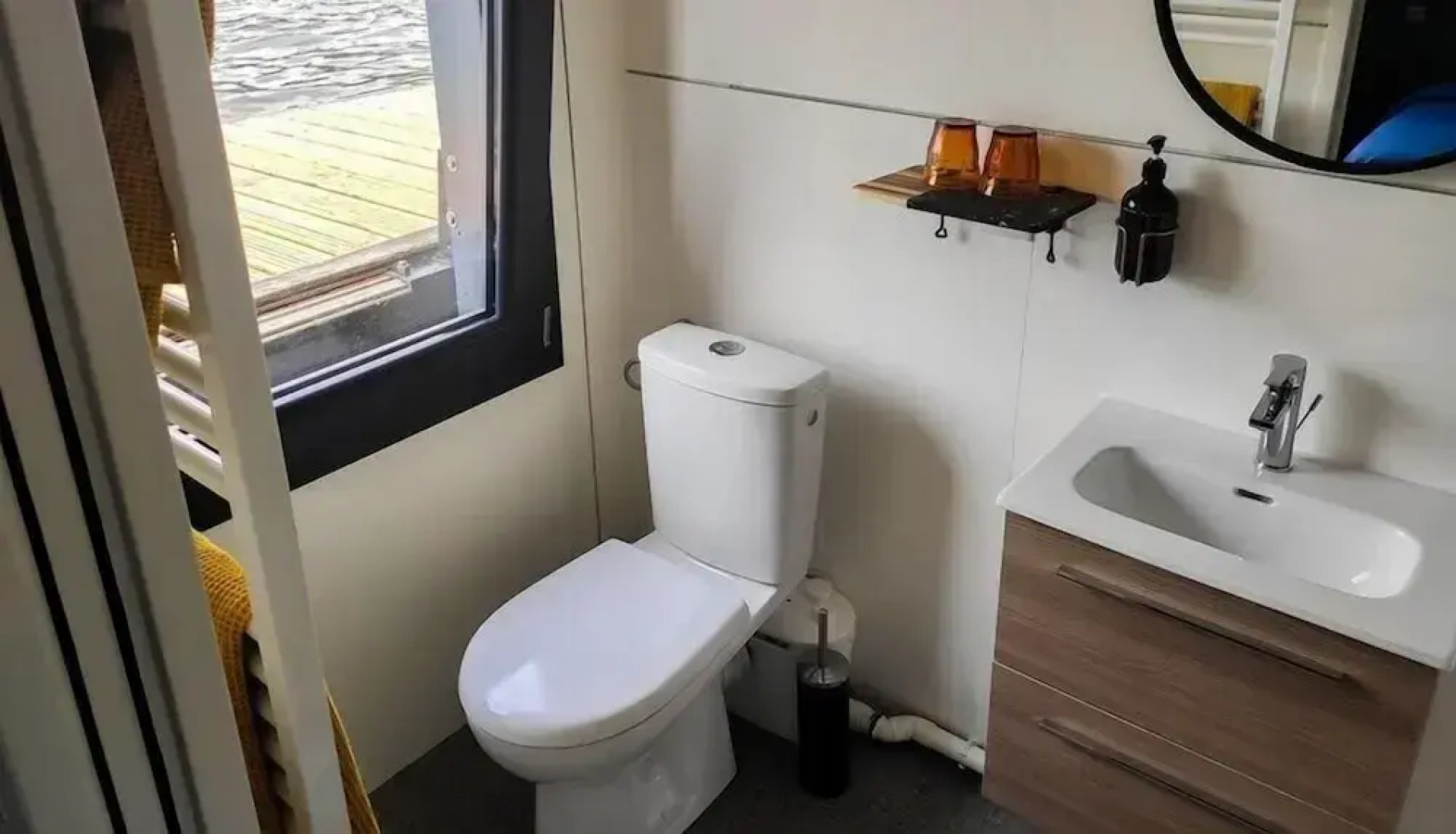 Péniche Carpe Diem La Rivière House