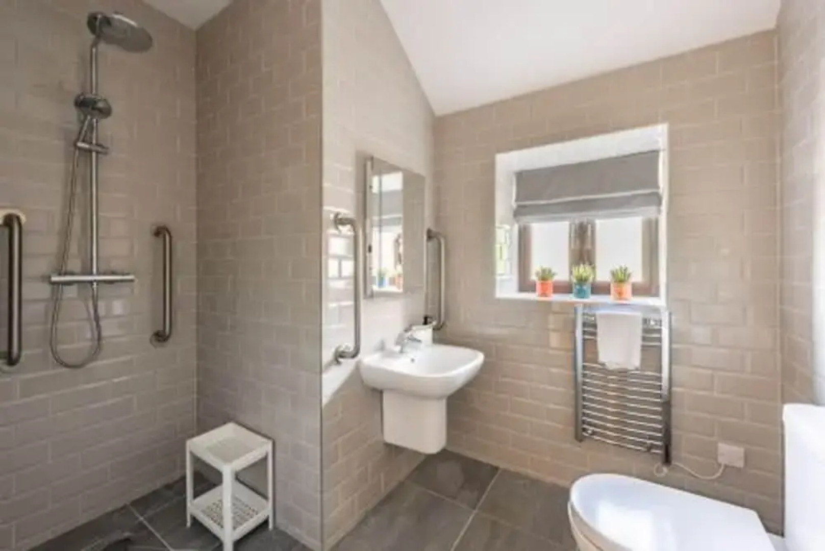 Host Stay Fender Cottage