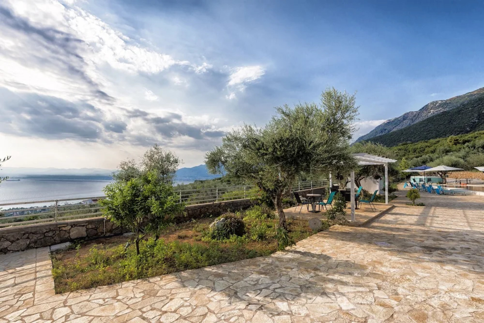 Home Love Stone House by the Pool Near the sea