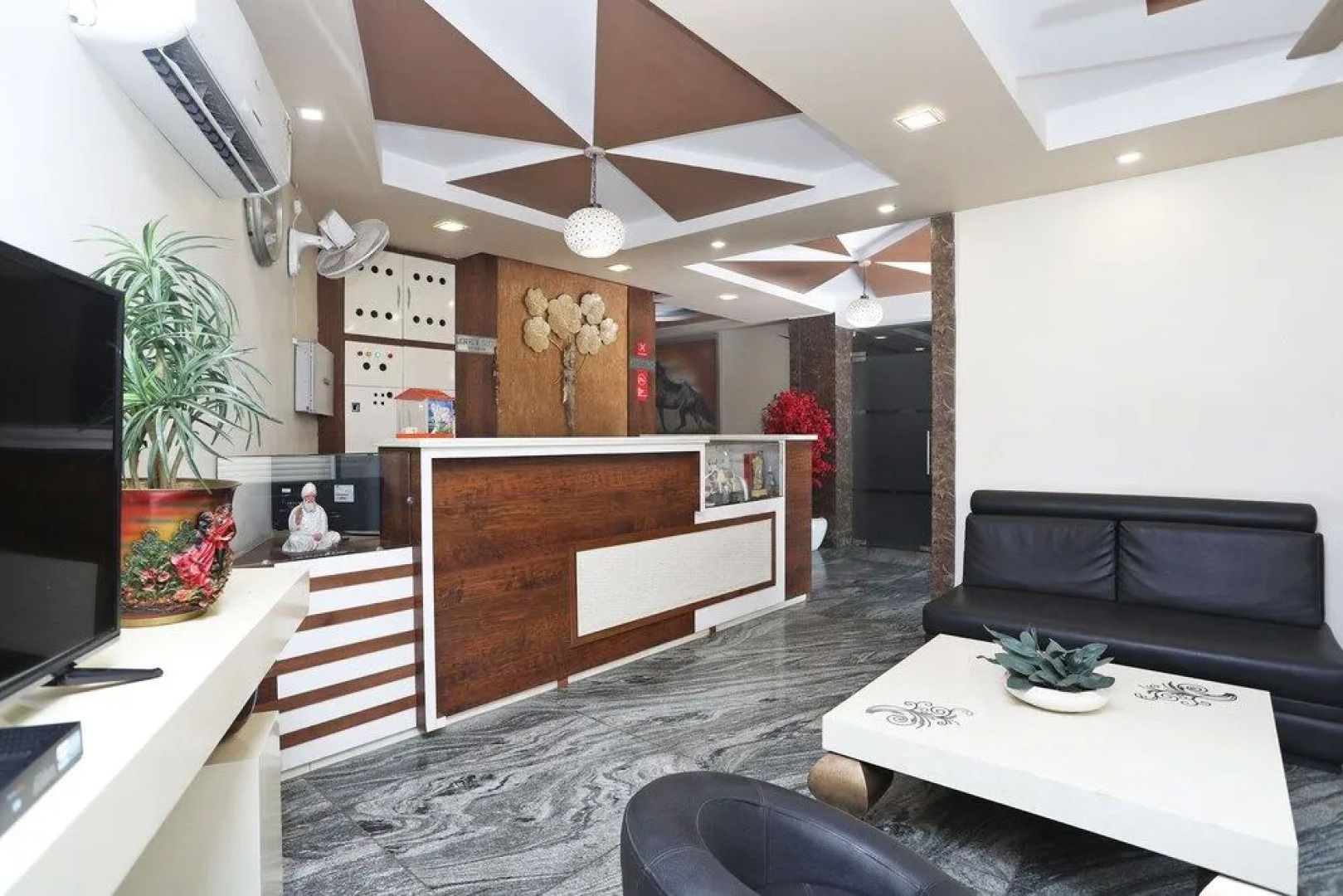 OYO 2295 Hotel Razia Inn