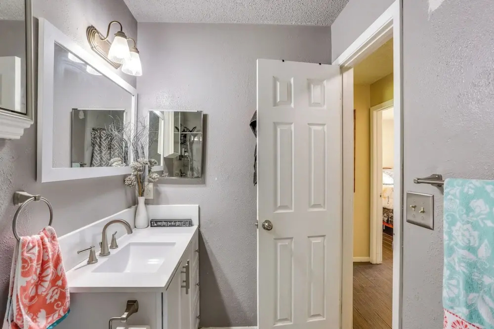 6 Mi to Ellen Trout Zoo: Family Home w/ Yard!