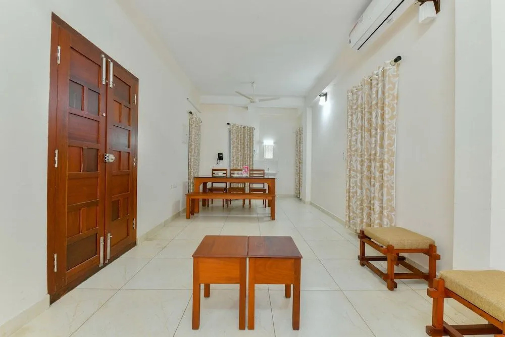 OYO 18602 Home Spacious Stay Near Lulu Mall