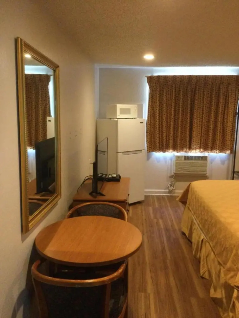 Americas Express Inn