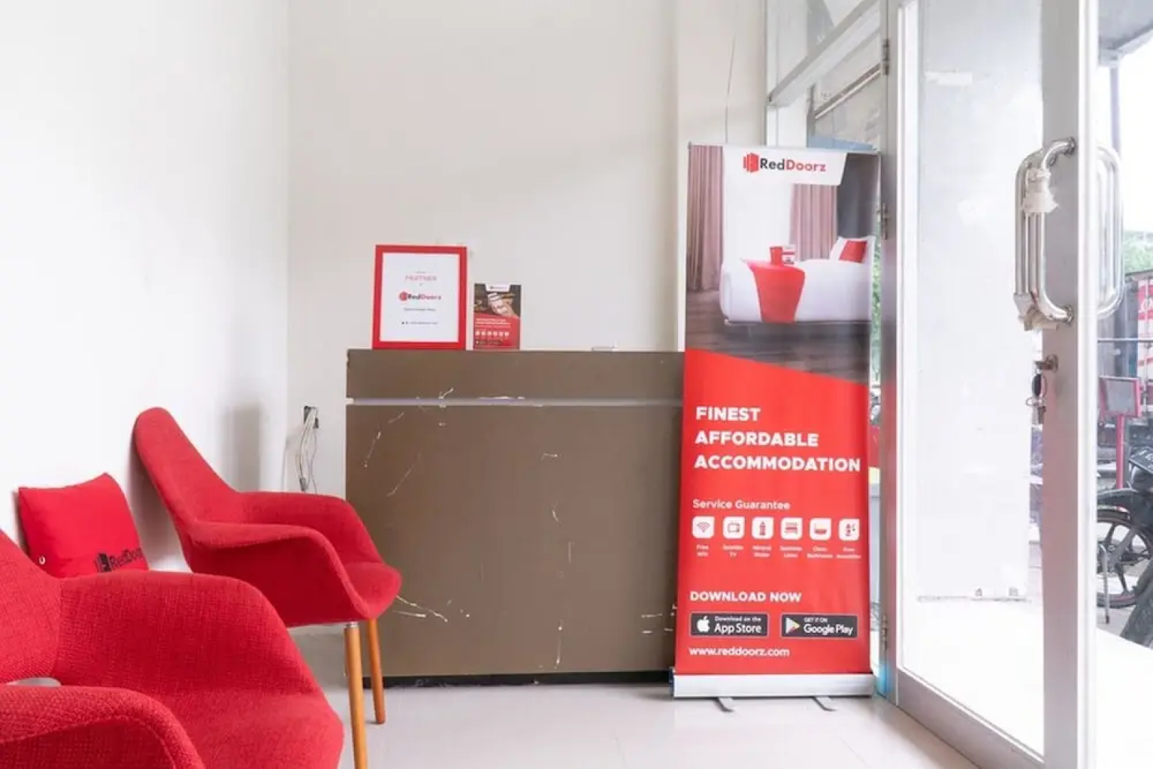 RedDoorz @ Garden Boulevard Citra Raya Tangerang