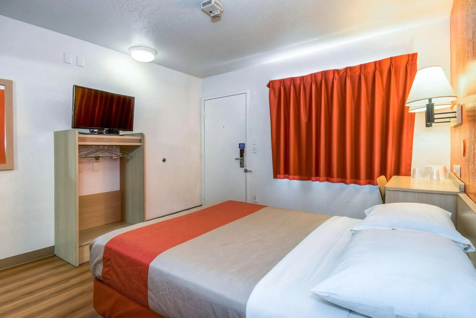 Motel 6 Corona, CA