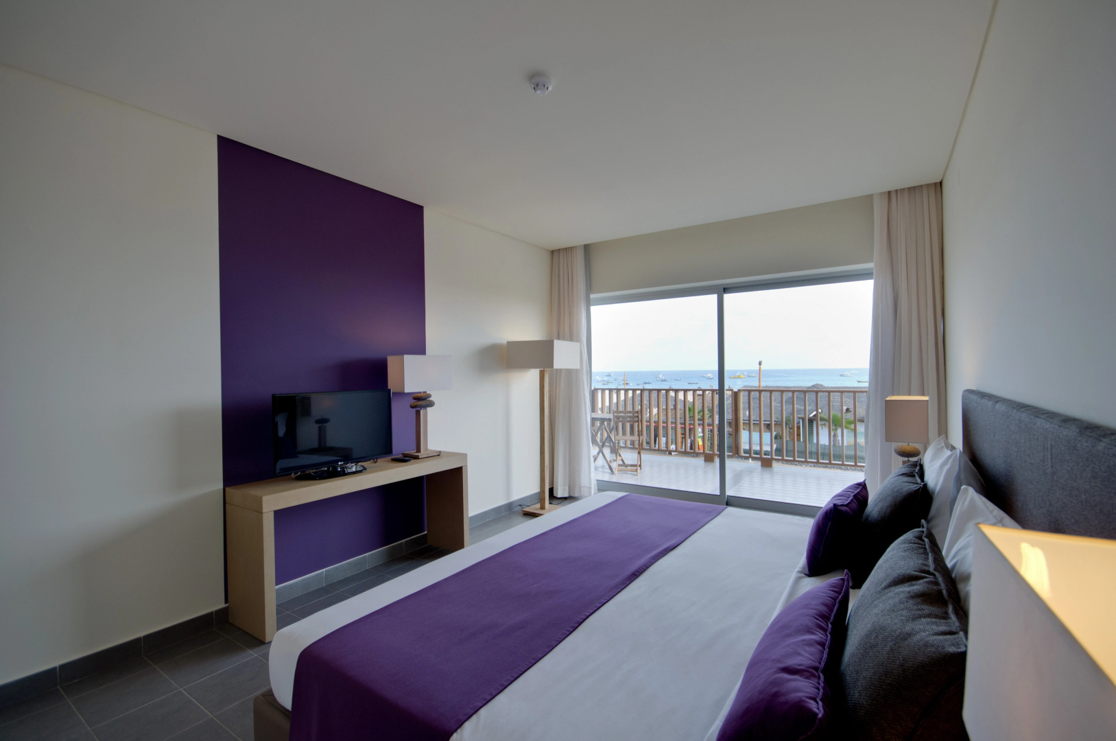 Hotel Oasis Salinas Sea