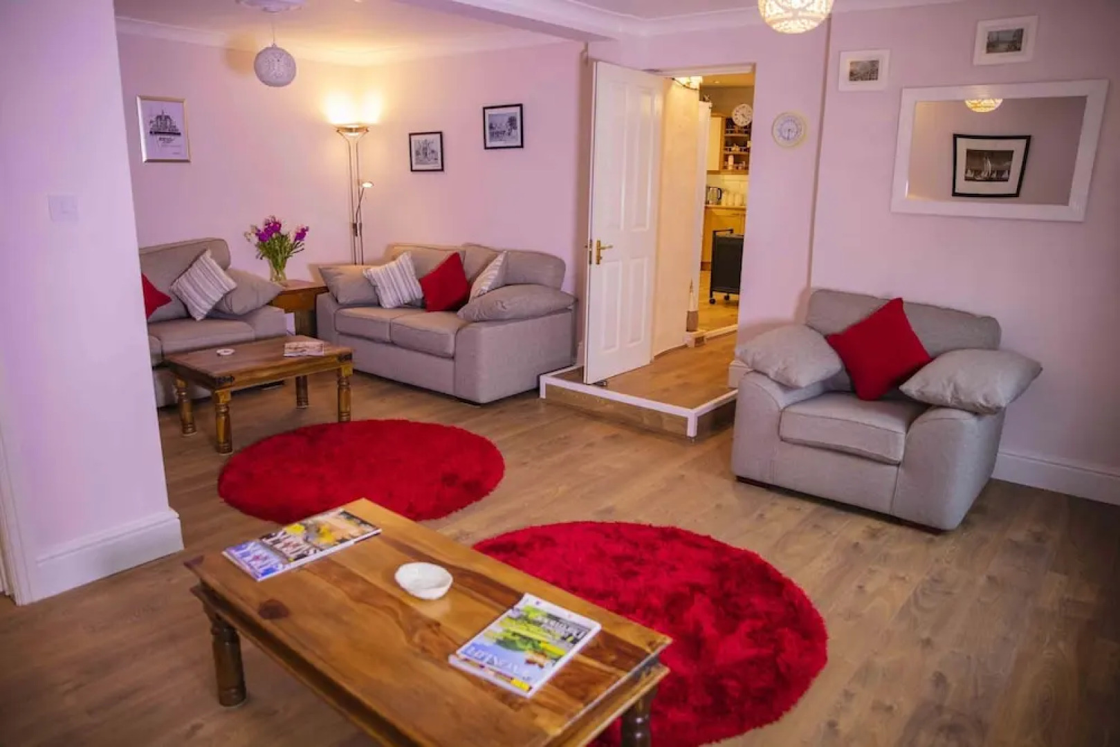 Cladda House & Holiday Apartments