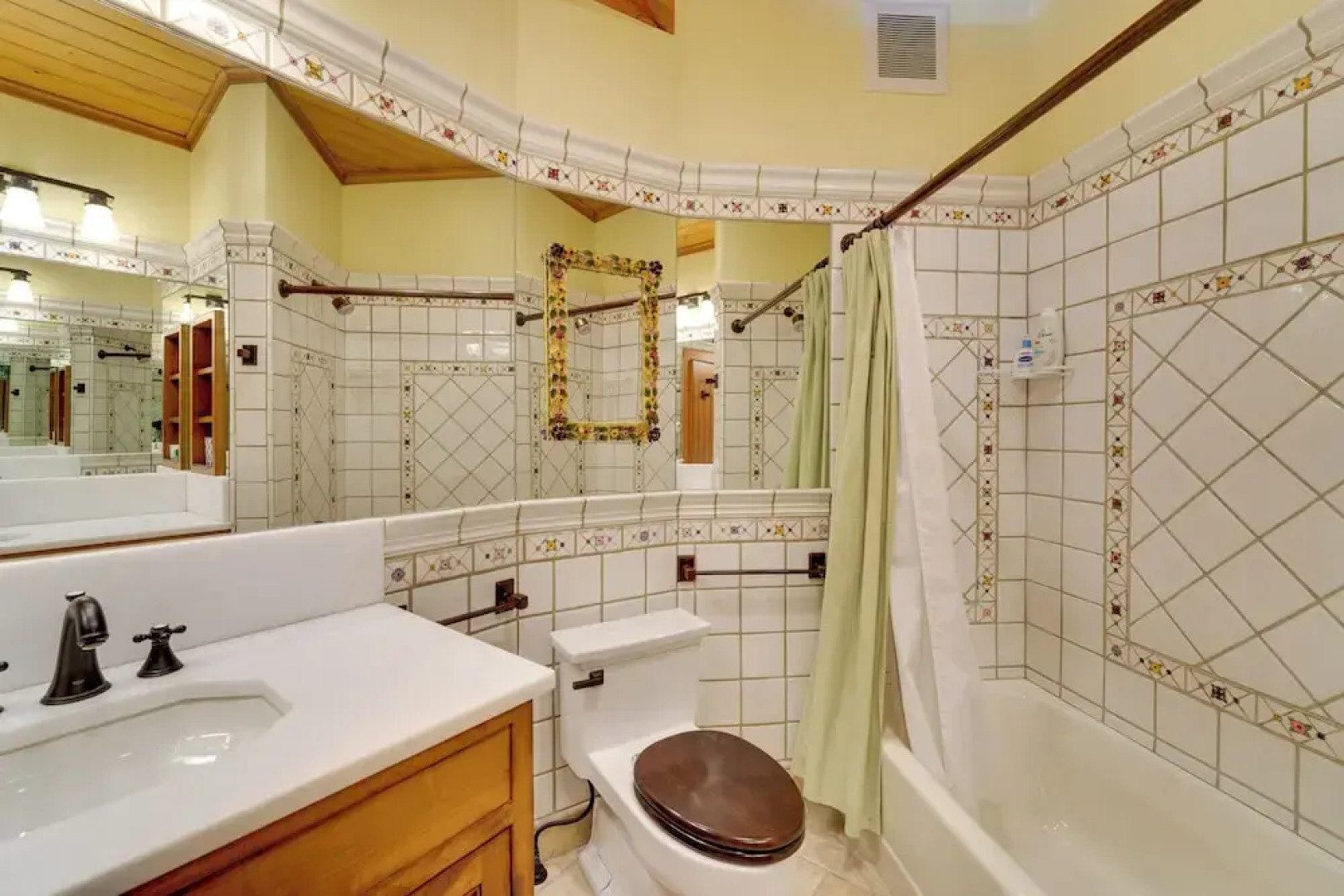 Sun Valley Log Home w/ Hot Tub & Mtn Views!