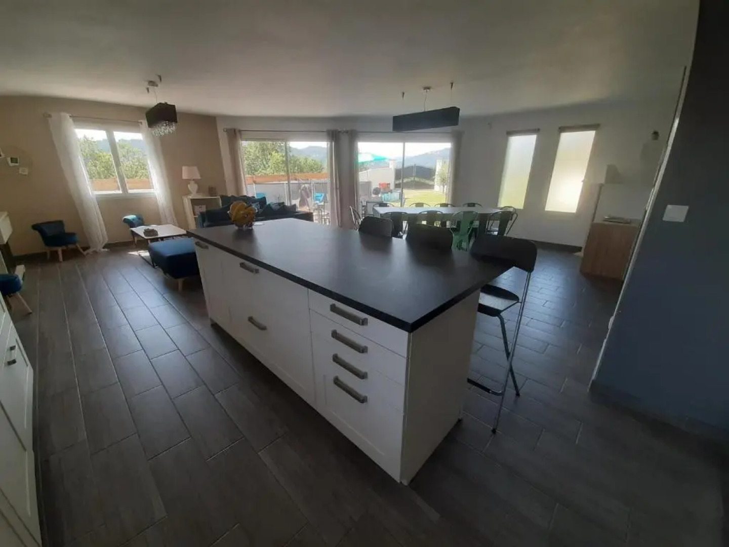 Maison avec piscine à l'orée de la forêt