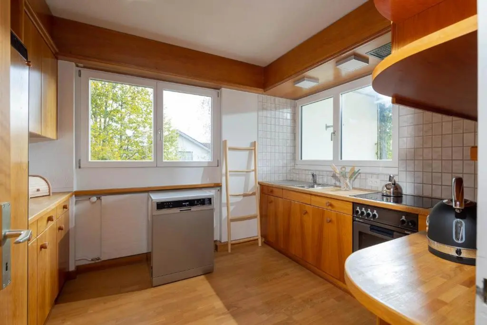 Luxury Apartment With Terrace and Garden Free Parking Smart TV etc