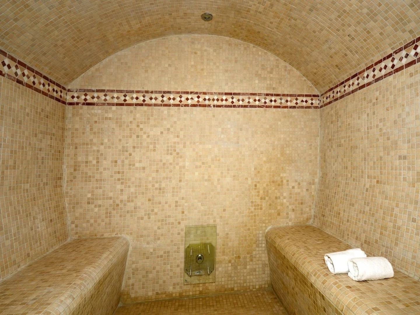 Modern Studio Apartment Located Just 600 m. From the Beach