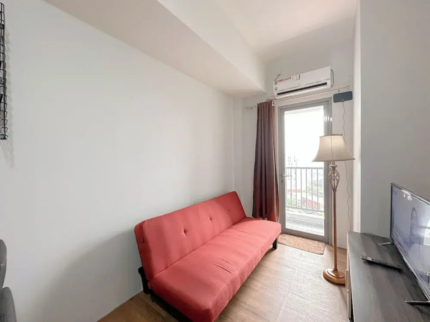 1Br Spacious And Vibrant At Tamansari Prospero Apartment
