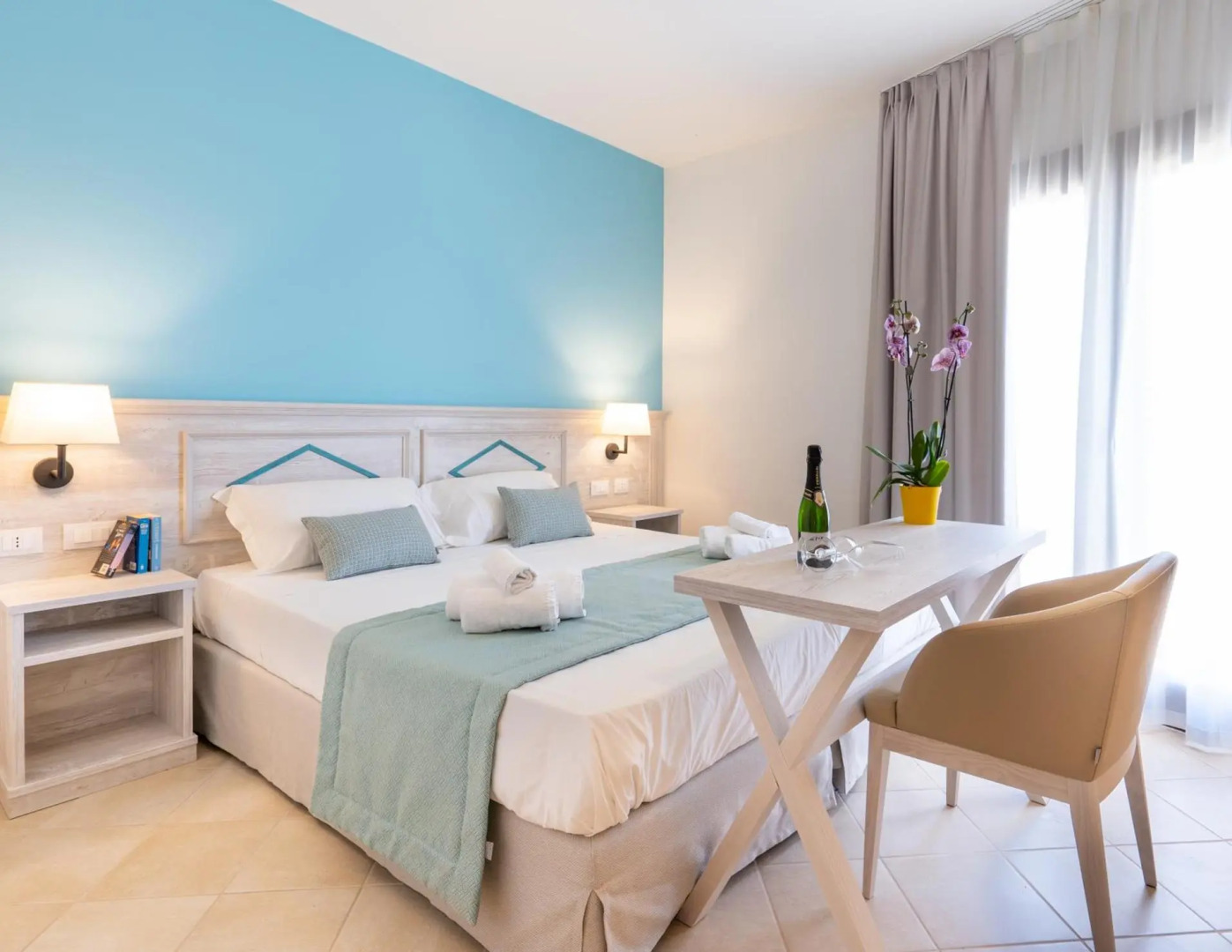 Отель Red Sun Village