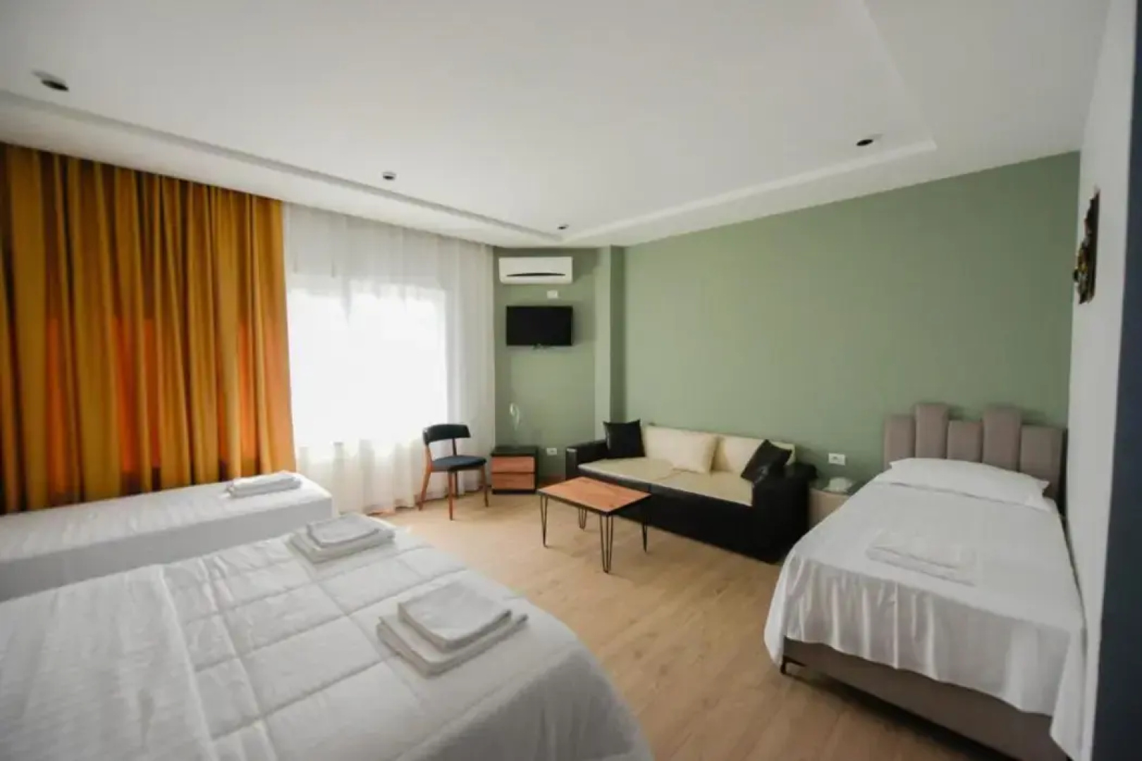 Hotel Blini