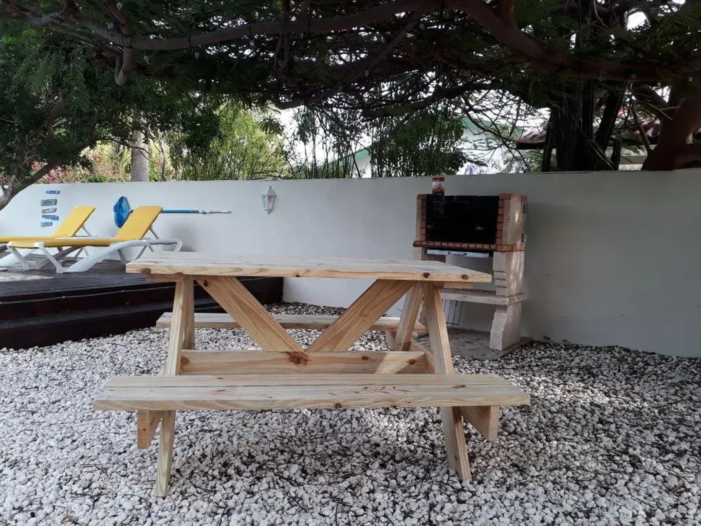 White Beach Apartments Palm Beach