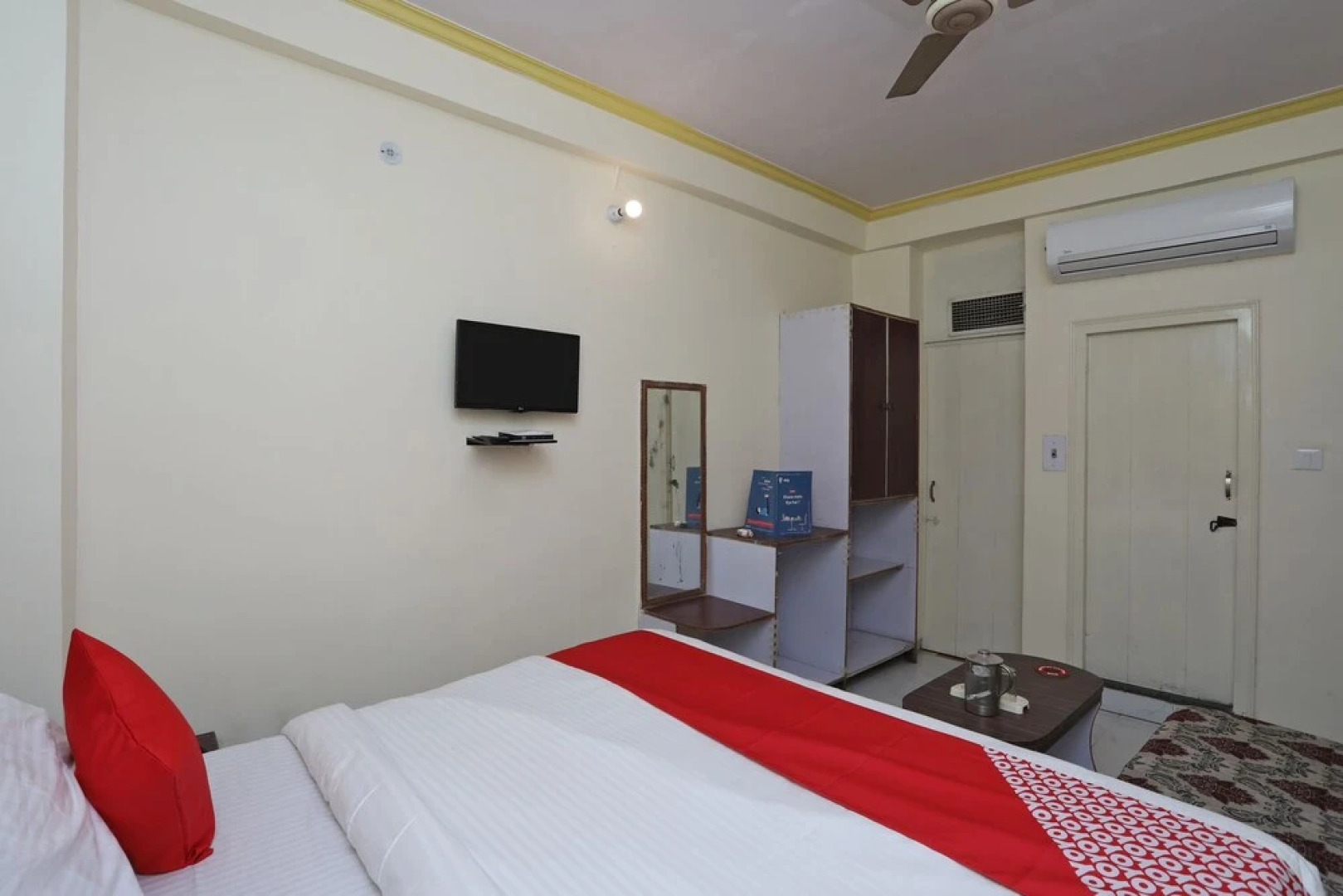 OYO 19804 Hotel Geet International