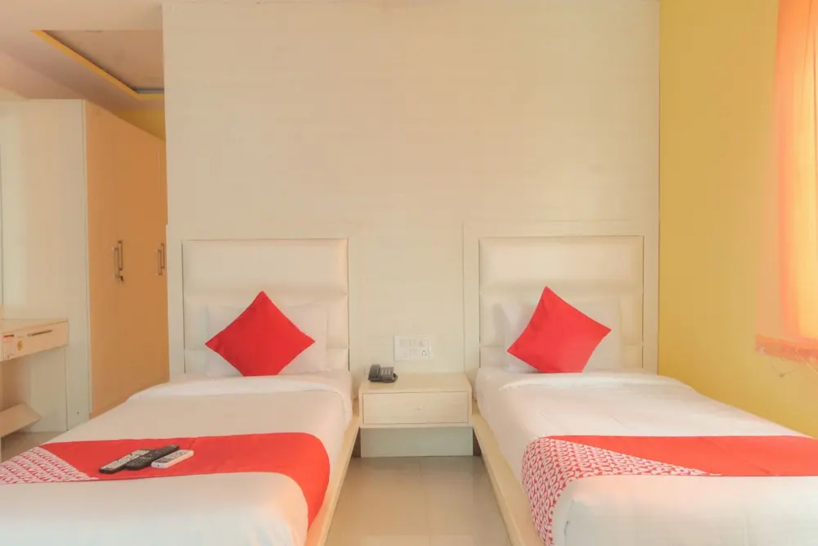 Capital O 15965 Hotel Nandi Gateway