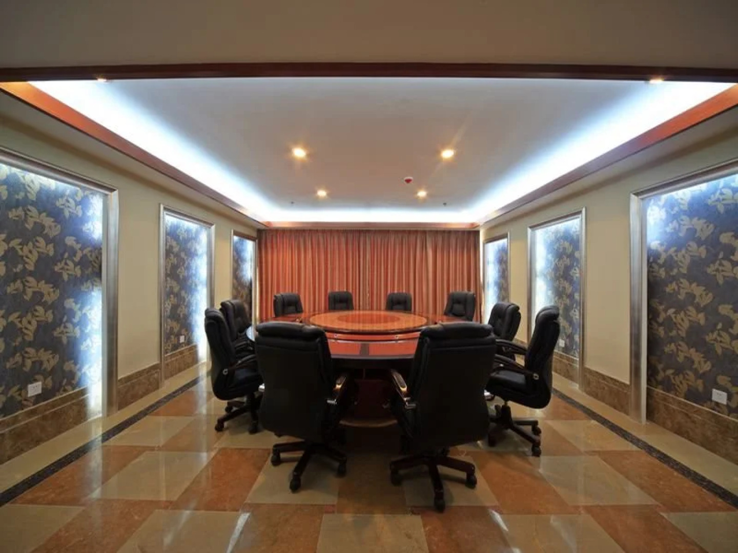 Xinglong Old Banyan Hotel