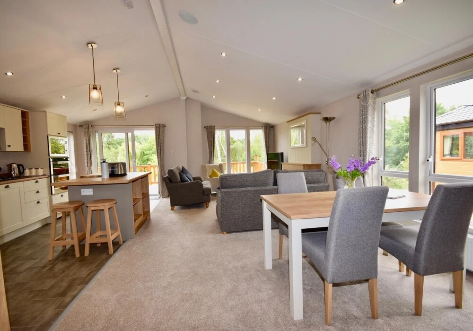 Bluebell is a Stunning Lake Side Lodge Sleeps 4 Close to Ryde